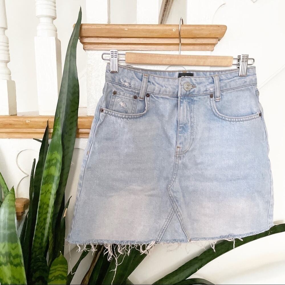 BDG UO denim jeans distressed mini skirt sz Small
